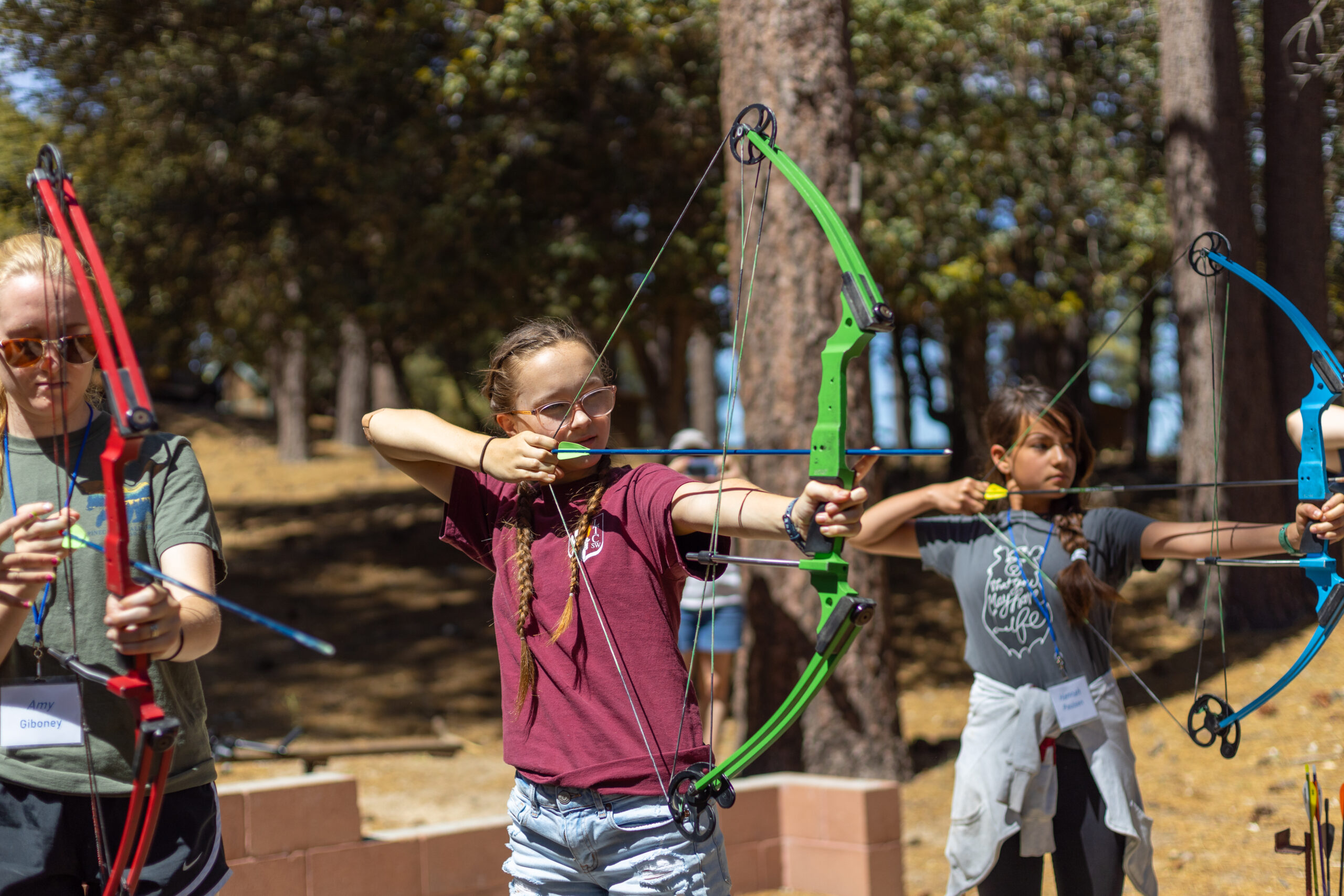 Angeles Crest kids shooting arrows in archery