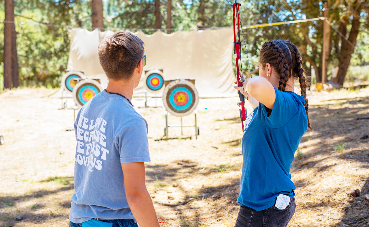 angeles-crest-camp-teen-archery-instruction